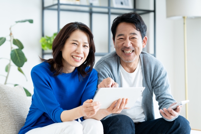 笑顔の夫婦